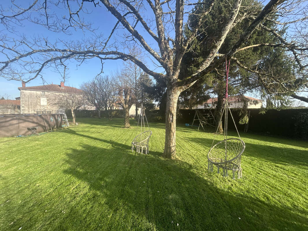 Maison de village spacieuse avec grange et jardin - photo 3