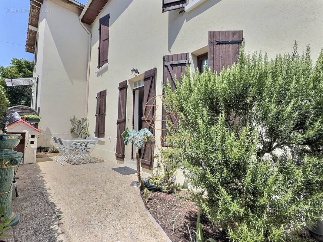 Appartement à SAINT-MAUR-DES-FOSSES