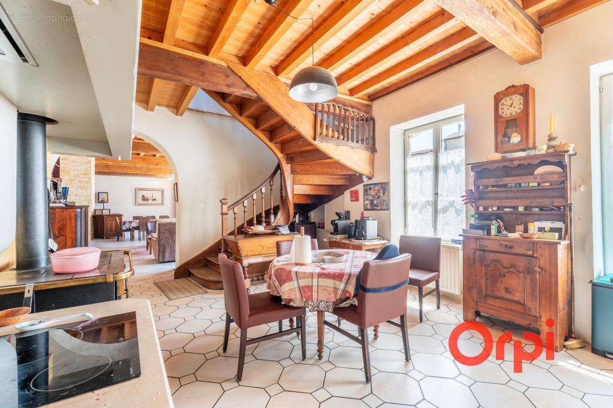 Maison familiale de caractère de 158 m² avec jardin, véranda, garage et cave - photo 7