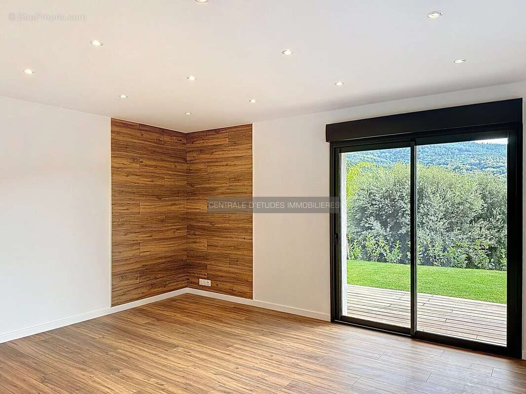 Maison à LES ADRETS-DE-L'ESTEREL