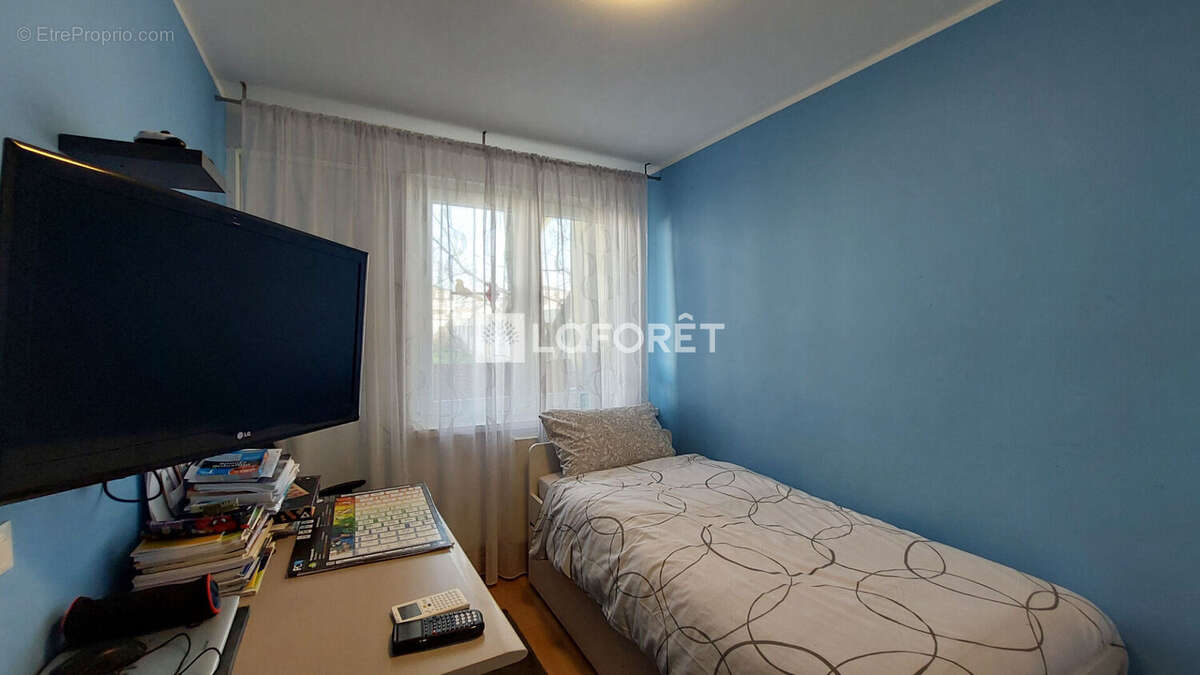 YUTZ : Proximité gare, spacieux T6 112 m2 rénové + cave - photo 10