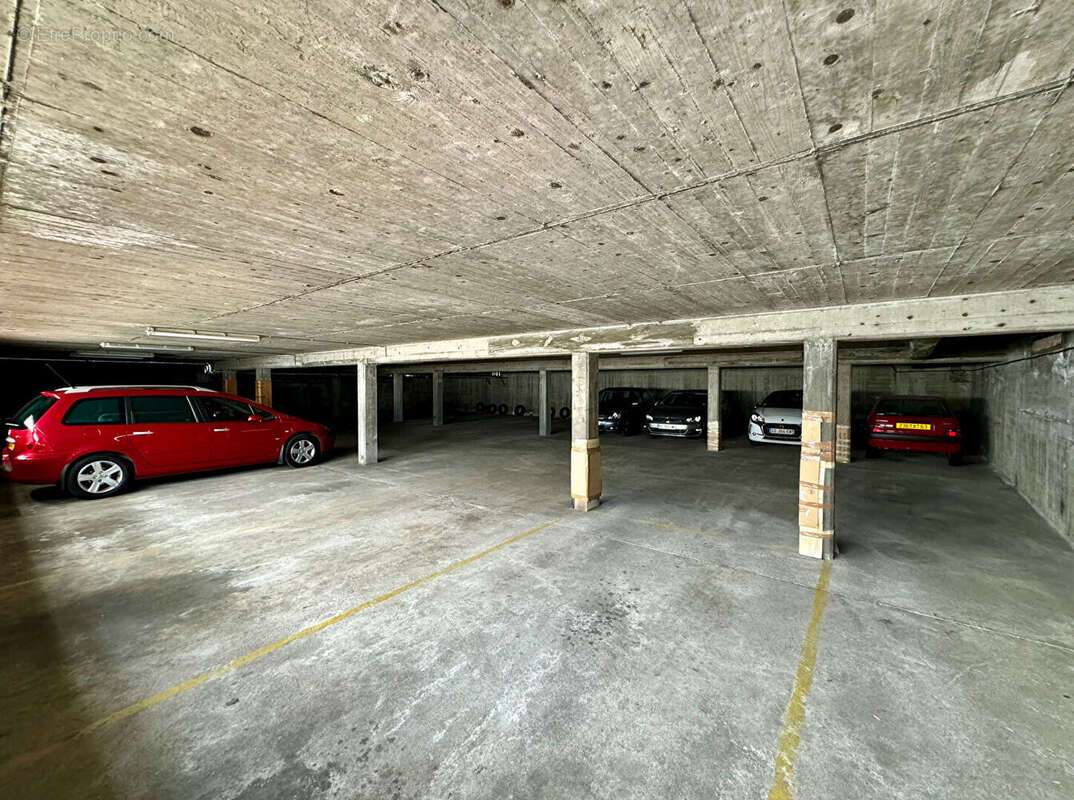 Chamalières proche carrefour europe / spacieux 100 m2 à vendre - balcon et box ! - photo 13