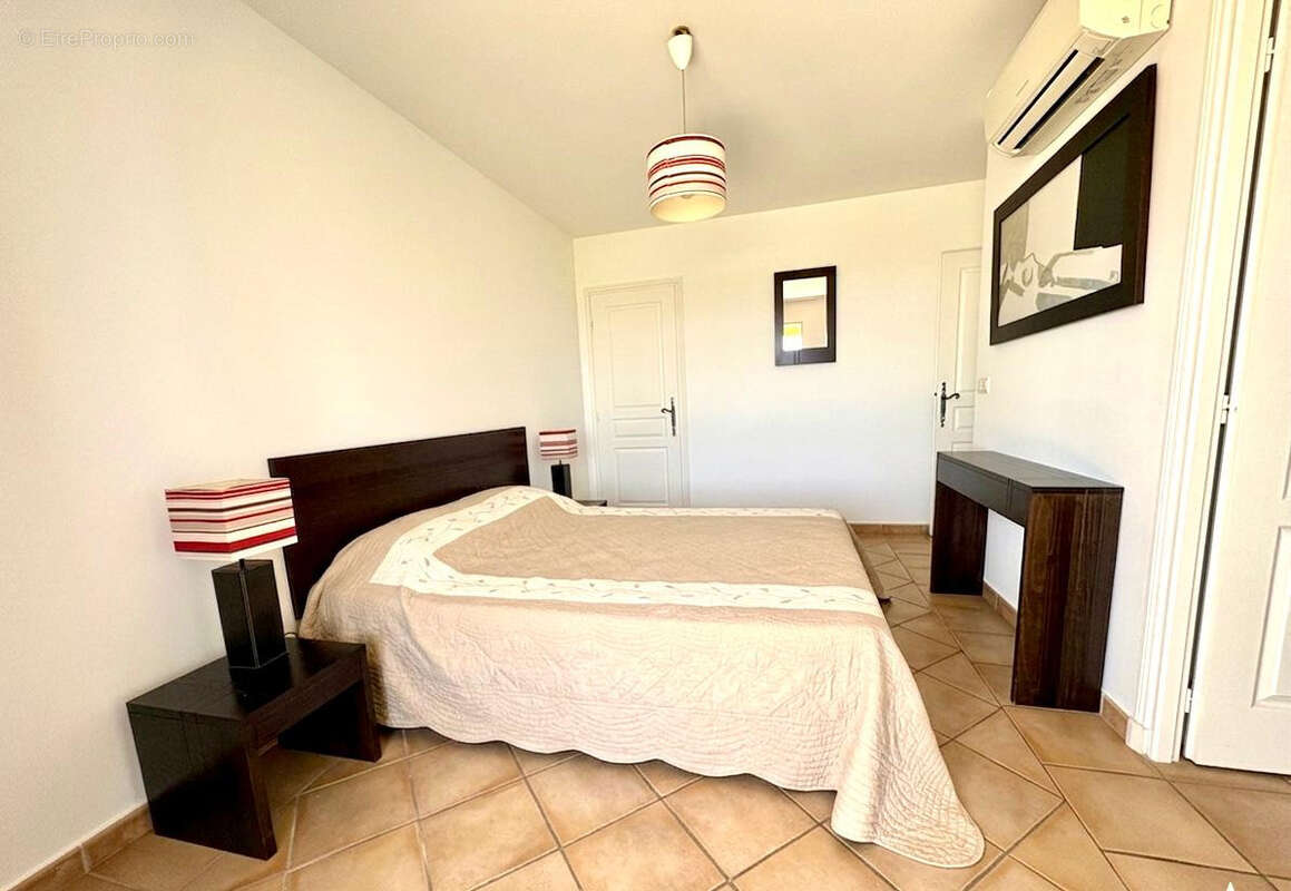 Maison à ROQUEBRUNE-SUR-ARGENS