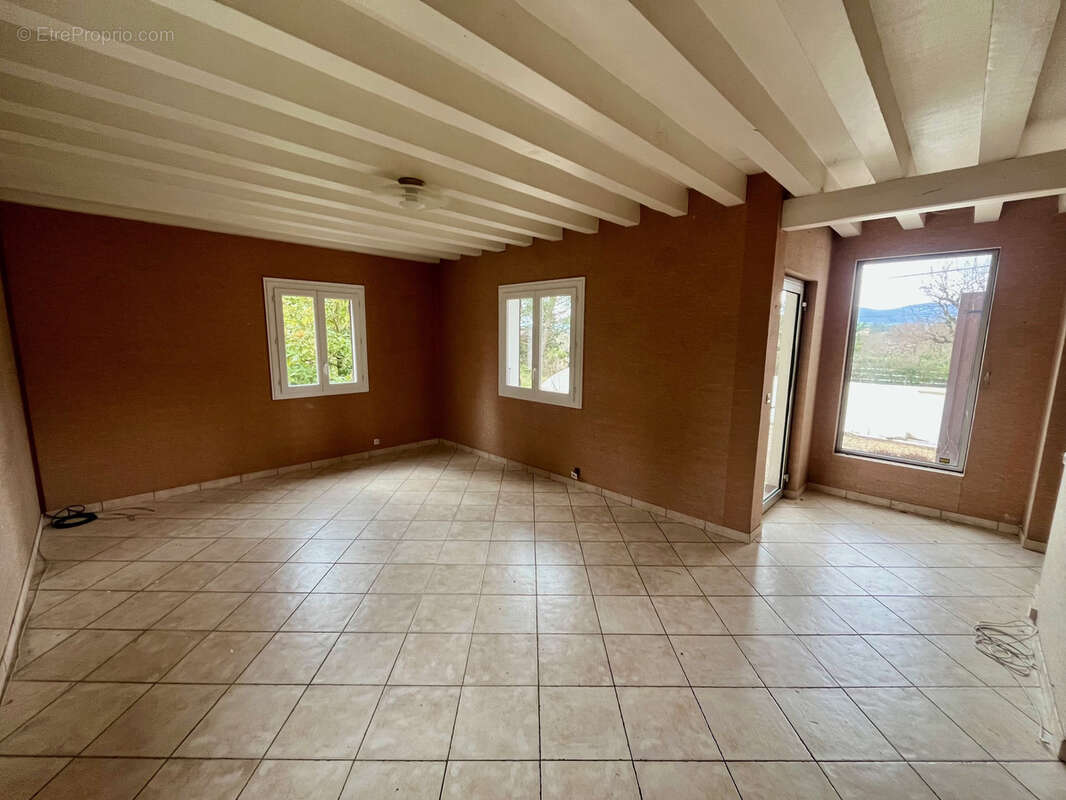 Maison à GREZIEU-LA-VARENNE