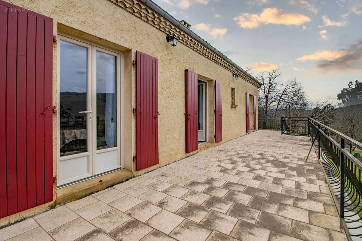 Maison à CARSAC-AILLAC