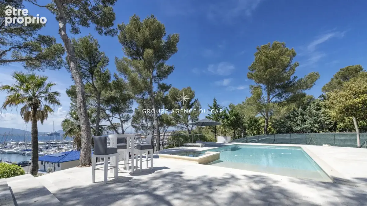 Villa de caractere sur le port santa lucia vue mer tout a pied avec piscine a saint raphael - photo 3