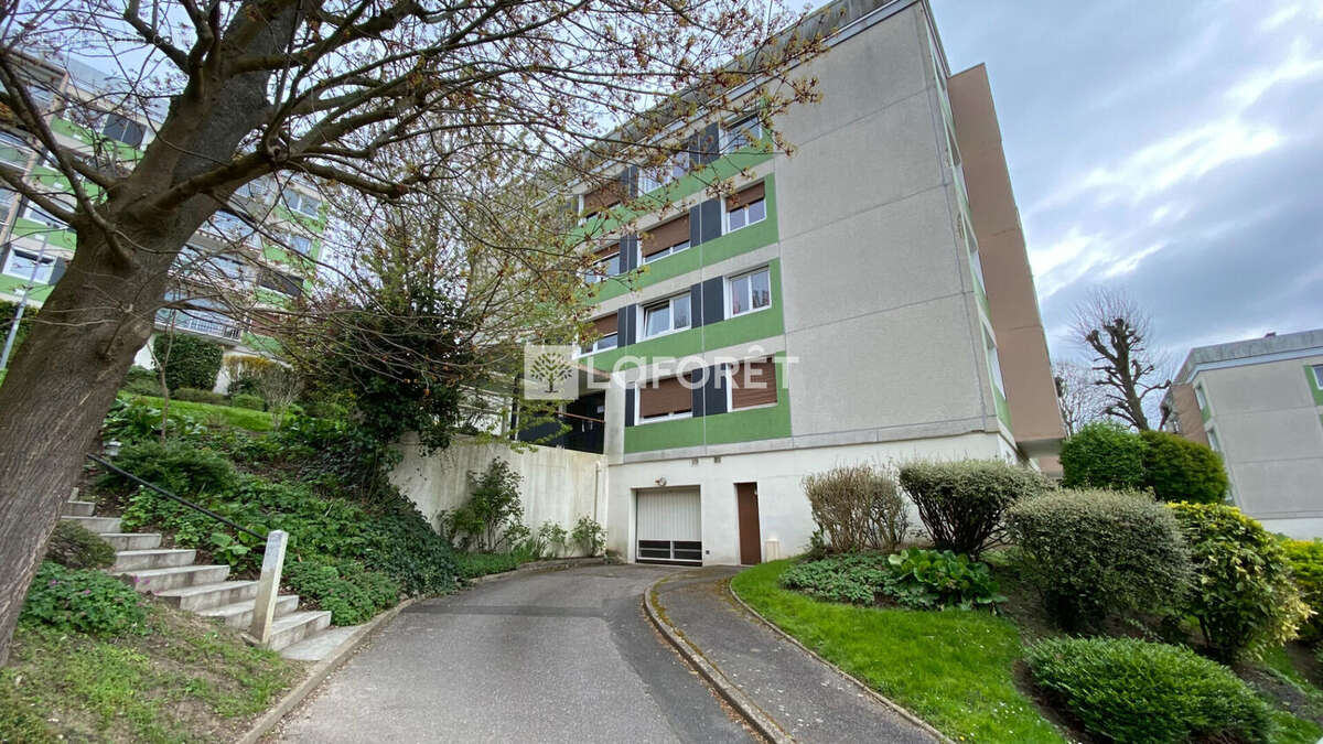 Appartement 2 chambres avec balcon, cave et parking sous-sol  ROUEN Descroizilles - photo 8