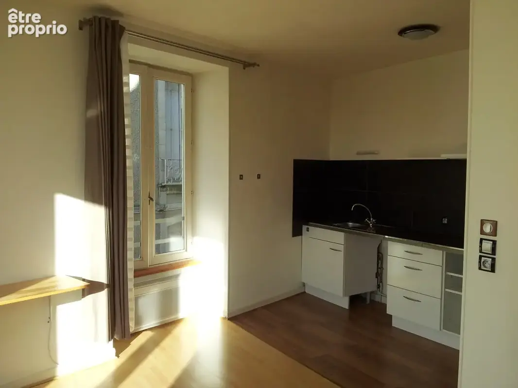Ensemble de trois appartements ///centre mirebeau - photo 2
