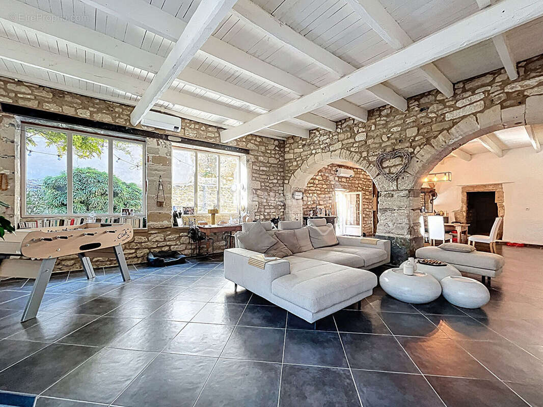 Maison à LA BAUME-DE-TRANSIT