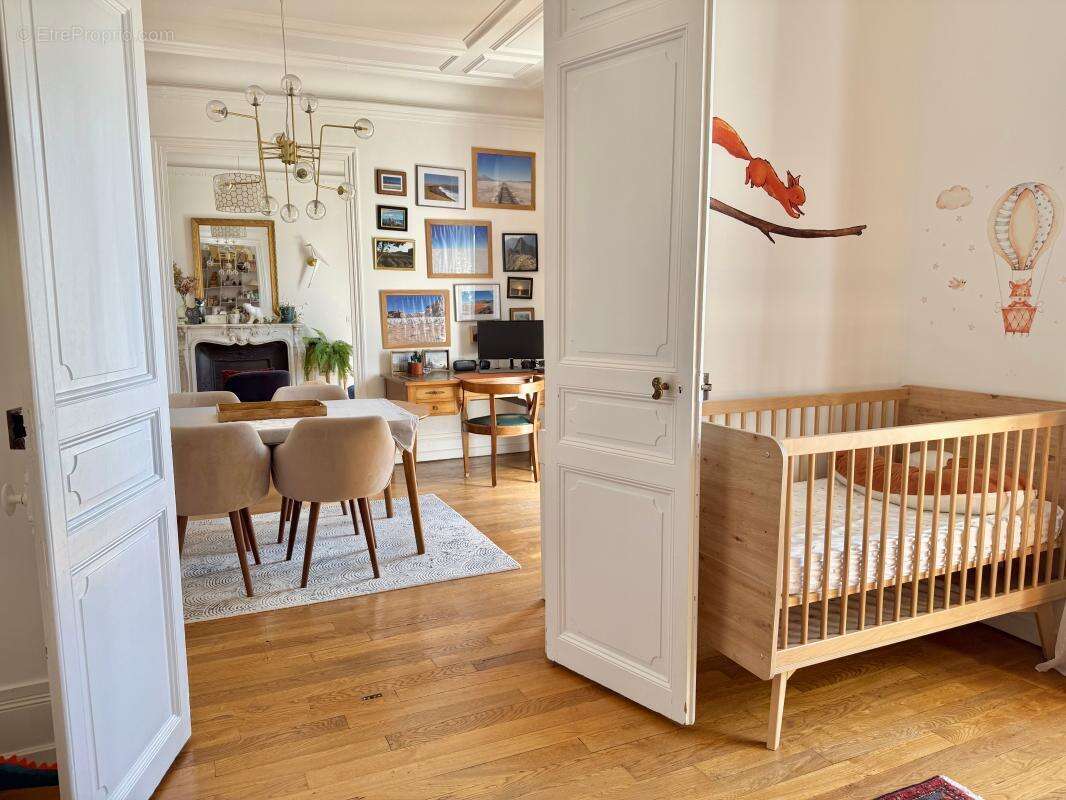 Appartement ancien T 4 - 89 m²- centre-ville - 2 chambres- Balcons, Cave - photo 7