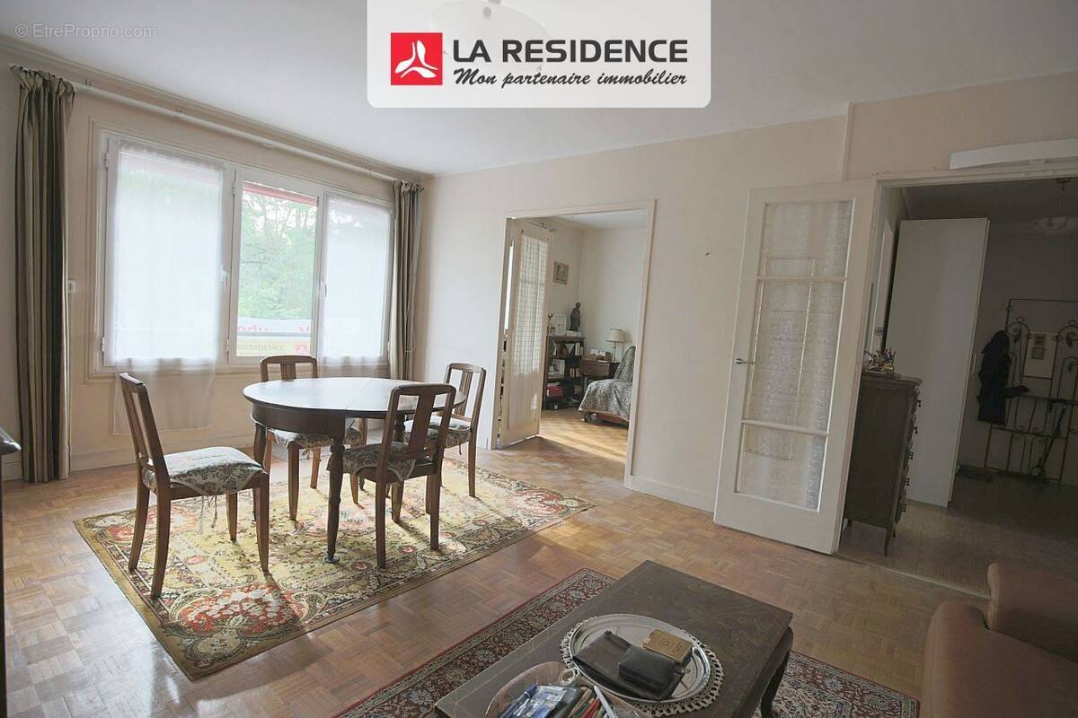 Appartement à PARIS-14E