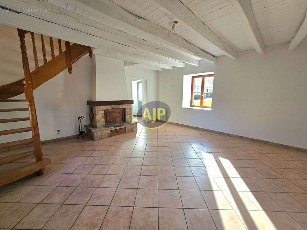 Maison à CONQUEREUIL