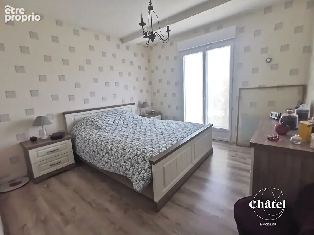 Maison  4 ch , 2 salles d'eau, sous sol aménagé , jardin arboré, véranda, garages - photo 7