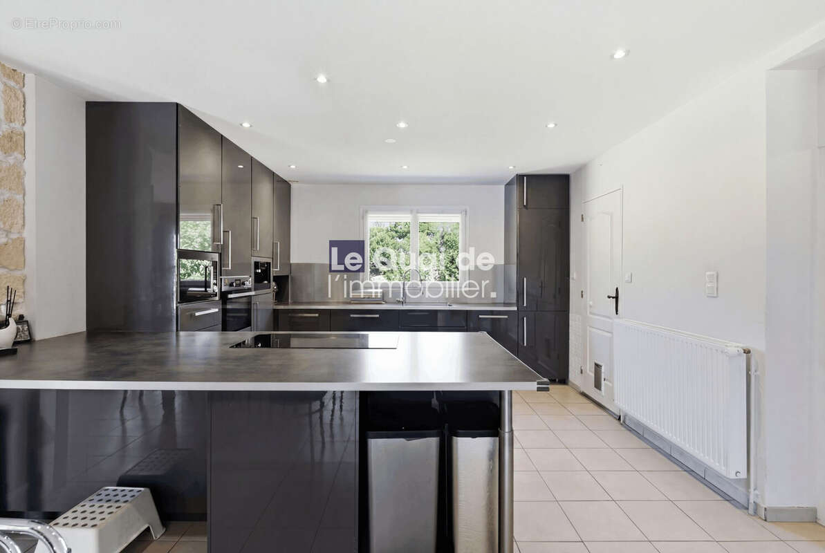 Maison 196 m² à Saint-Martin-Le-Vinoux  - photo 7