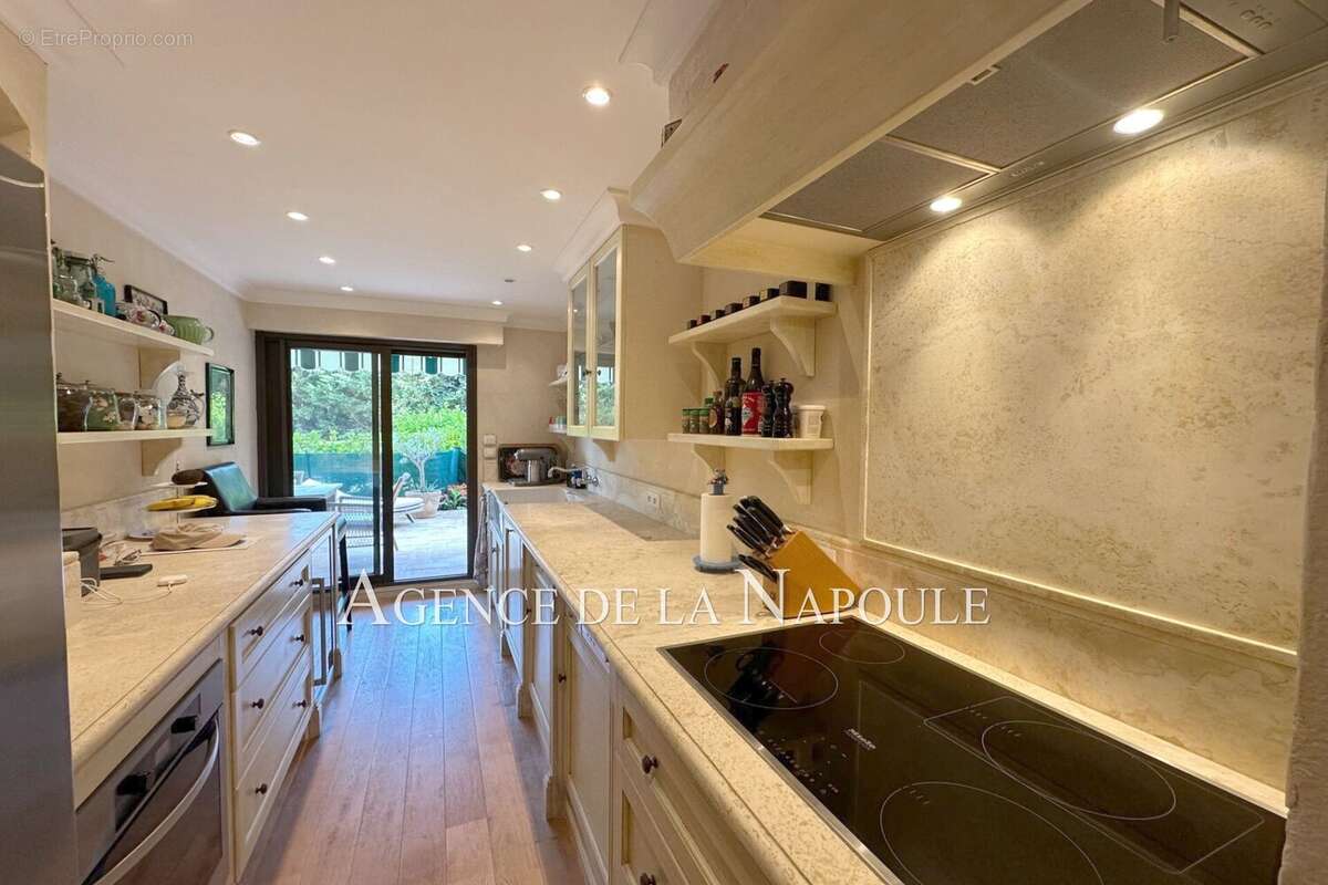 Appartement à MANDELIEU-LA-NAPOULE