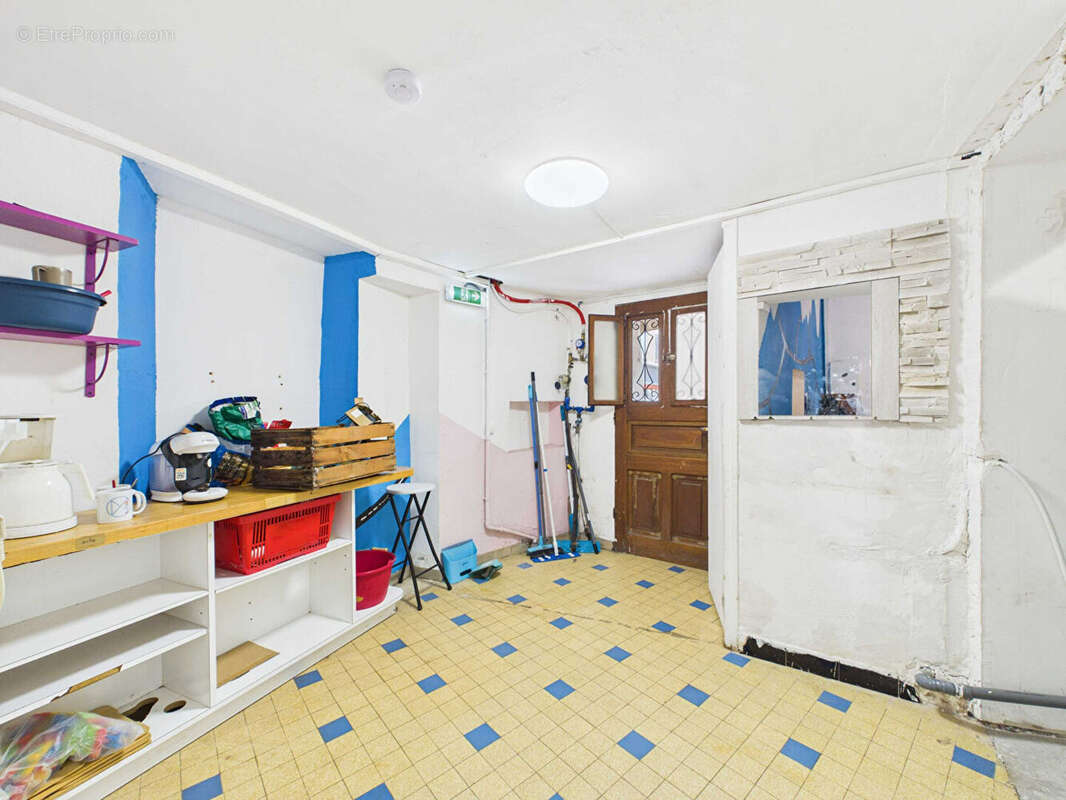 À VENDRE  Local commercial avec fort potentiel en plein centre de Tournon-sur-Rhône - photo 4