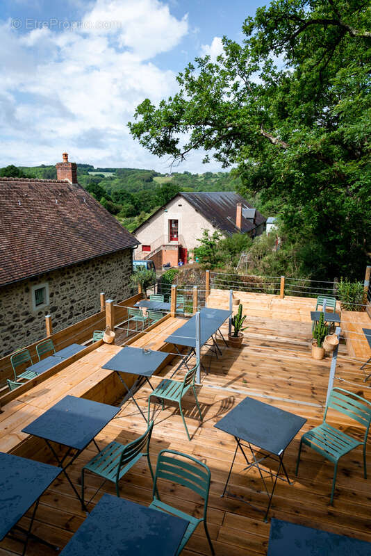 Commerce à SAINT-LEONARD-DES-BOIS