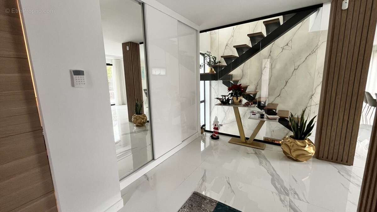 Maison à LA FRETTE-SUR-SEINE