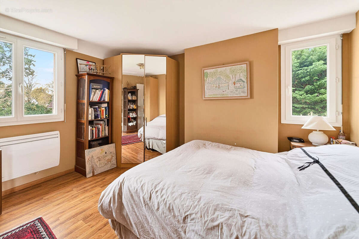 LES LOGES-EN-JOSAS - BELLE MAISON  200M2 sur un terrain arobiré de 1223m2 - photo 6