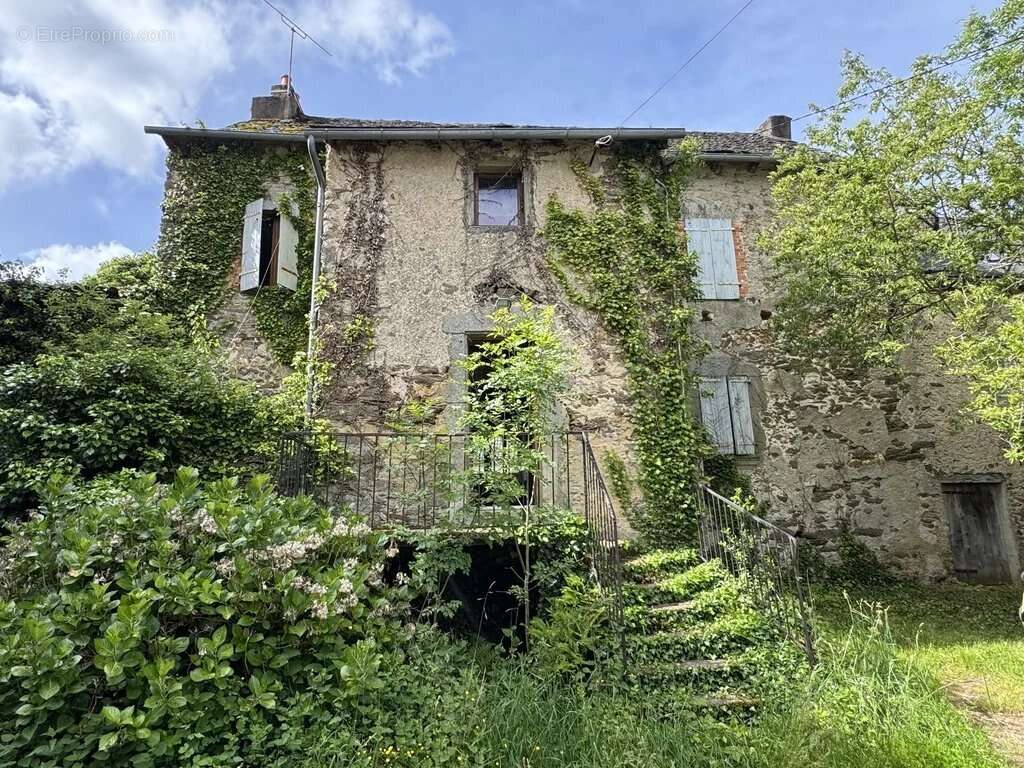 Maison à LA SALVETAT-PEYRALES