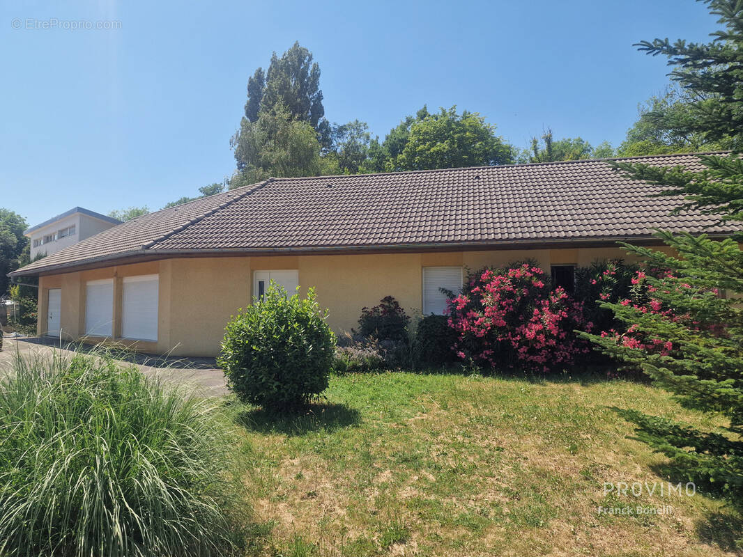 Maison à COLLONGES-SOUS-SALEVE