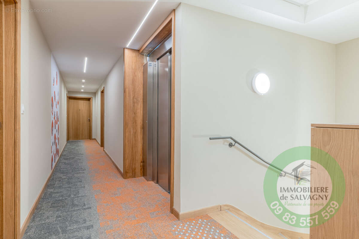 Appartement à LA TOUR-DE-SALVAGNY