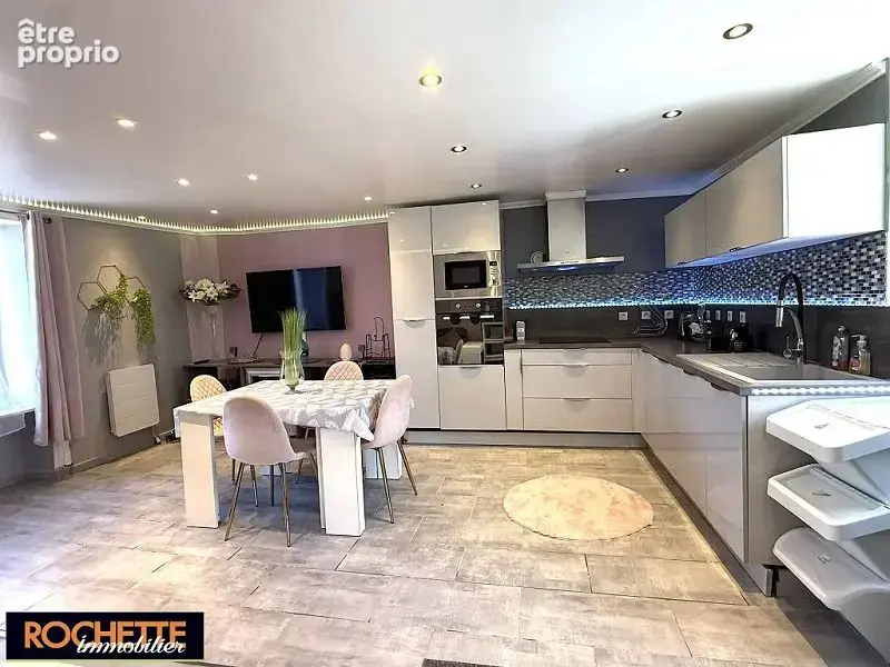 Maison 129 m² à Saint-Just-La-Pendue  - photo 2