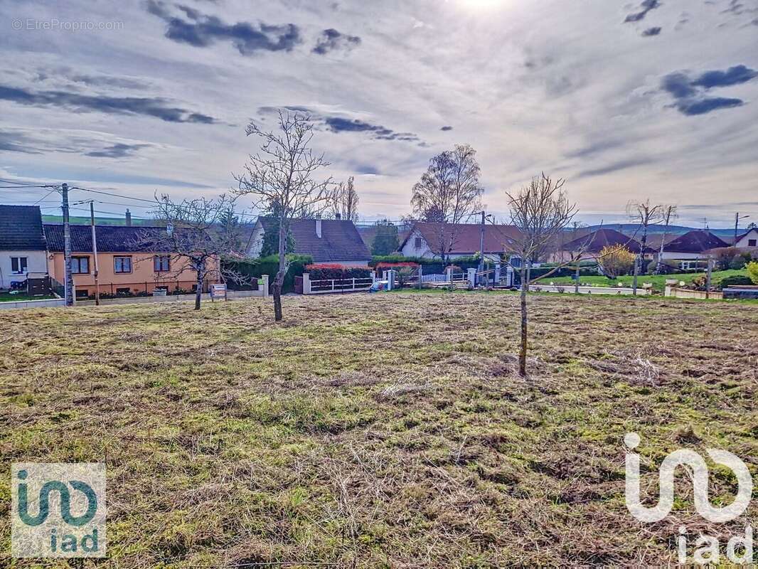 Photo 6 - Terrain à LAROCHE-SAINT-CYDROINE