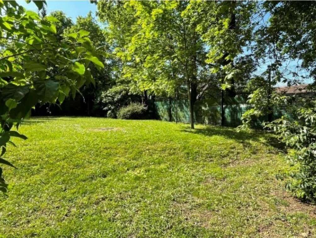 Terrain à JOUY-EN-JOSAS