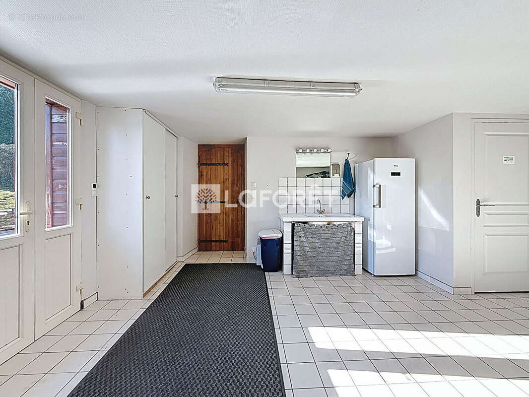 Maison à SAINT-QUENTIN-LES-CHARDONNETS