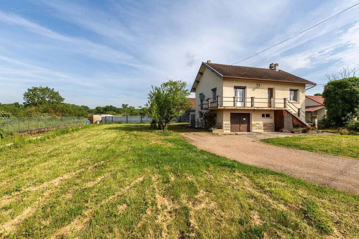 Maison à PORCIEU-AMBLAGNIEU