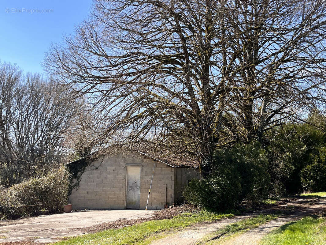 Maison à LEGUILLAC-DE-CERCLES