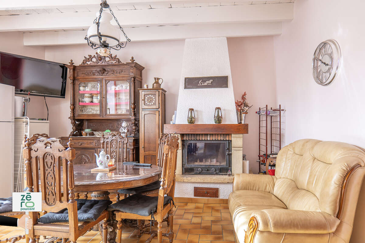 Maison à LES MAGNILS-REIGNIERS