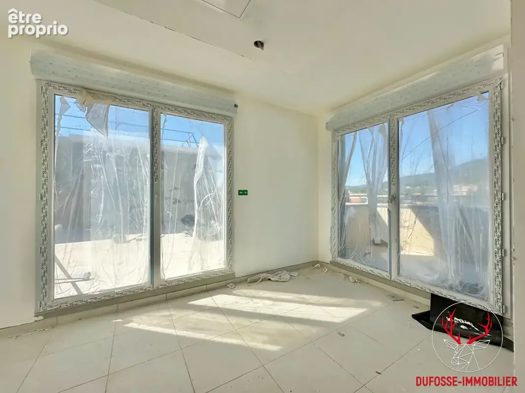 Maison Six Fours Les Plages 6 pièce(s) 136.5 m2 + Garage et Multiple Terrasses - photo 5