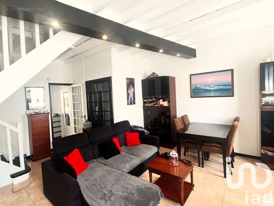 Photo 2 - Maison à MONTIGNY-LES-CORMEILLES