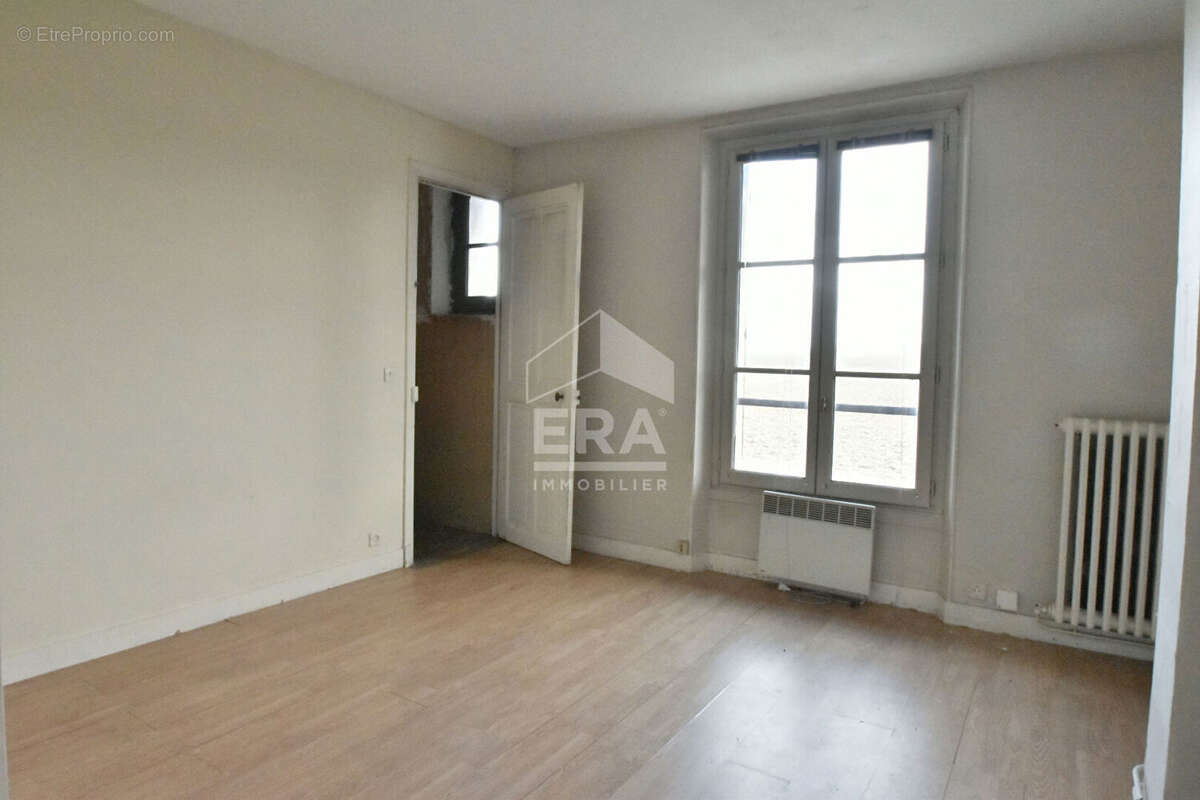 Maison à MAREIL-LE-GUYON