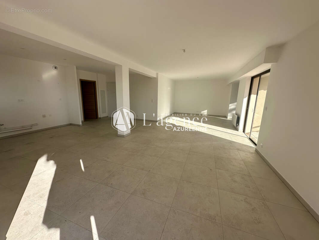 Appartement à SAINT-LAURENT-DU-VAR