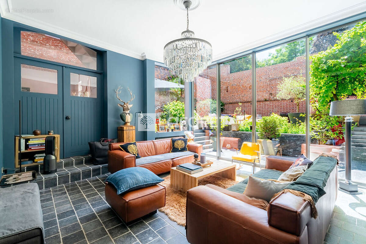 Grande maison d'époque rénovée avec goût - Secteur Tribunal - photo 4