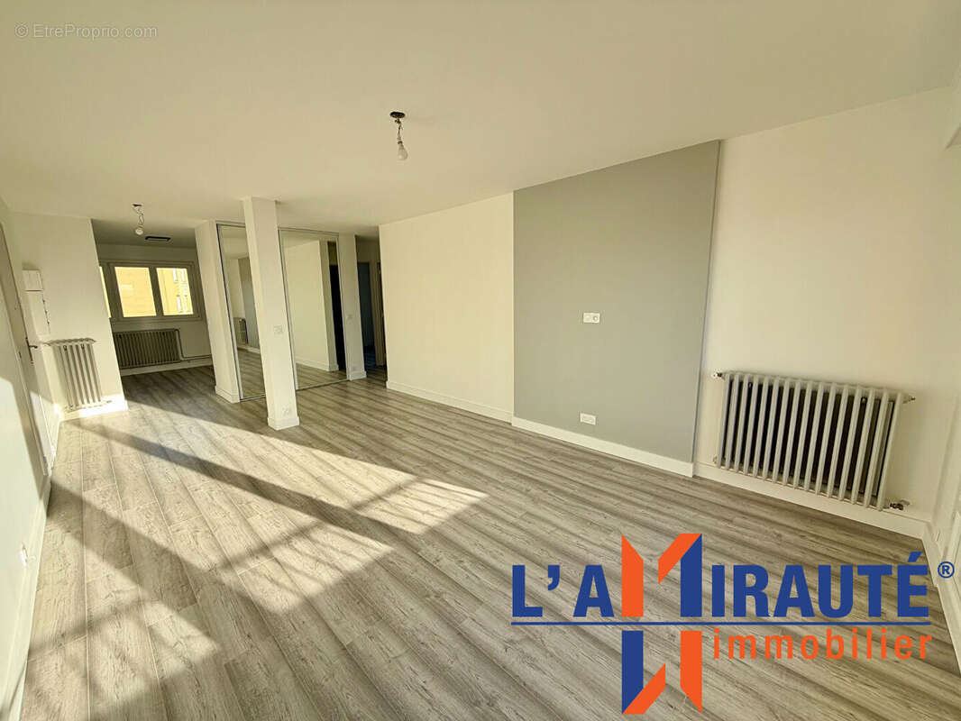 Appartement à SARTROUVILLE