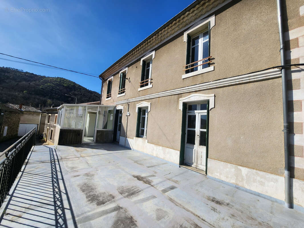 Maison à SAINT-LAURENT-DU-PAPE