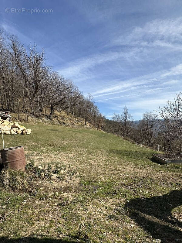Propriété d'exception! Très beau chalet 4 pièces sur plus d'un hectare de terrain attenant. - photo 20