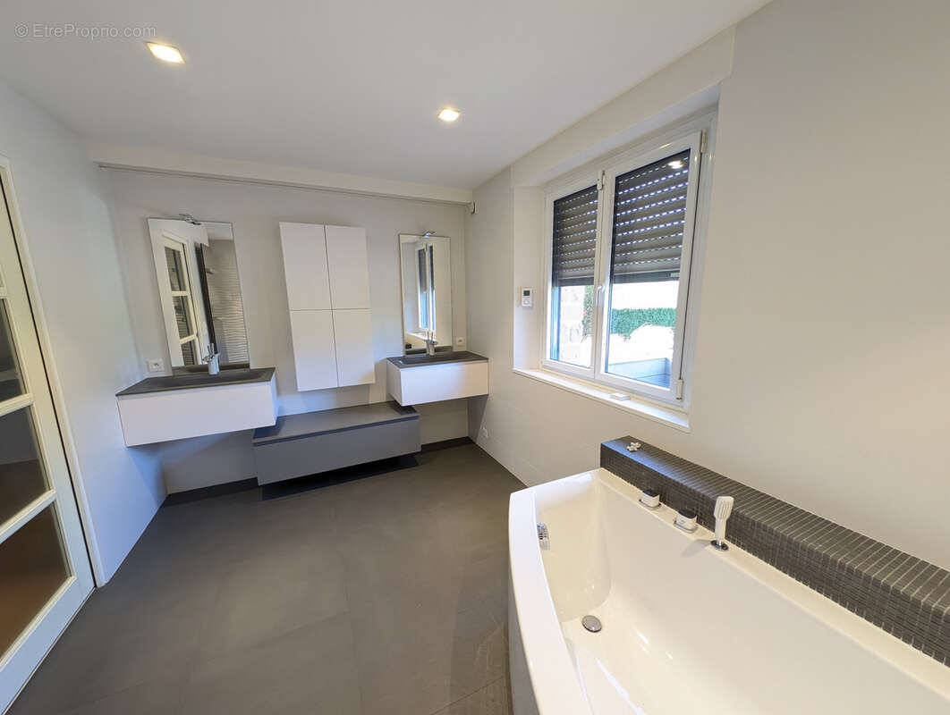 Maison à VERN-SUR-SEICHE