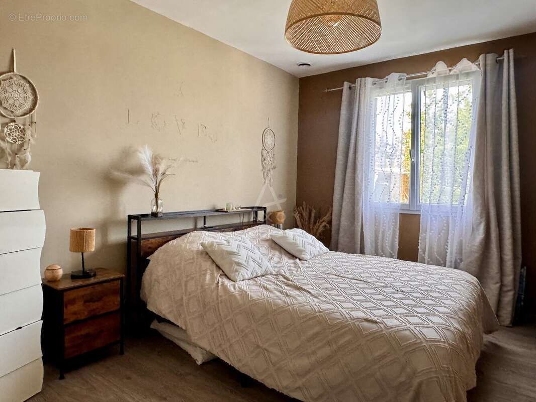 Charmante maison de plain-pied rénovée avec jardin paysager et piscine - photo 7