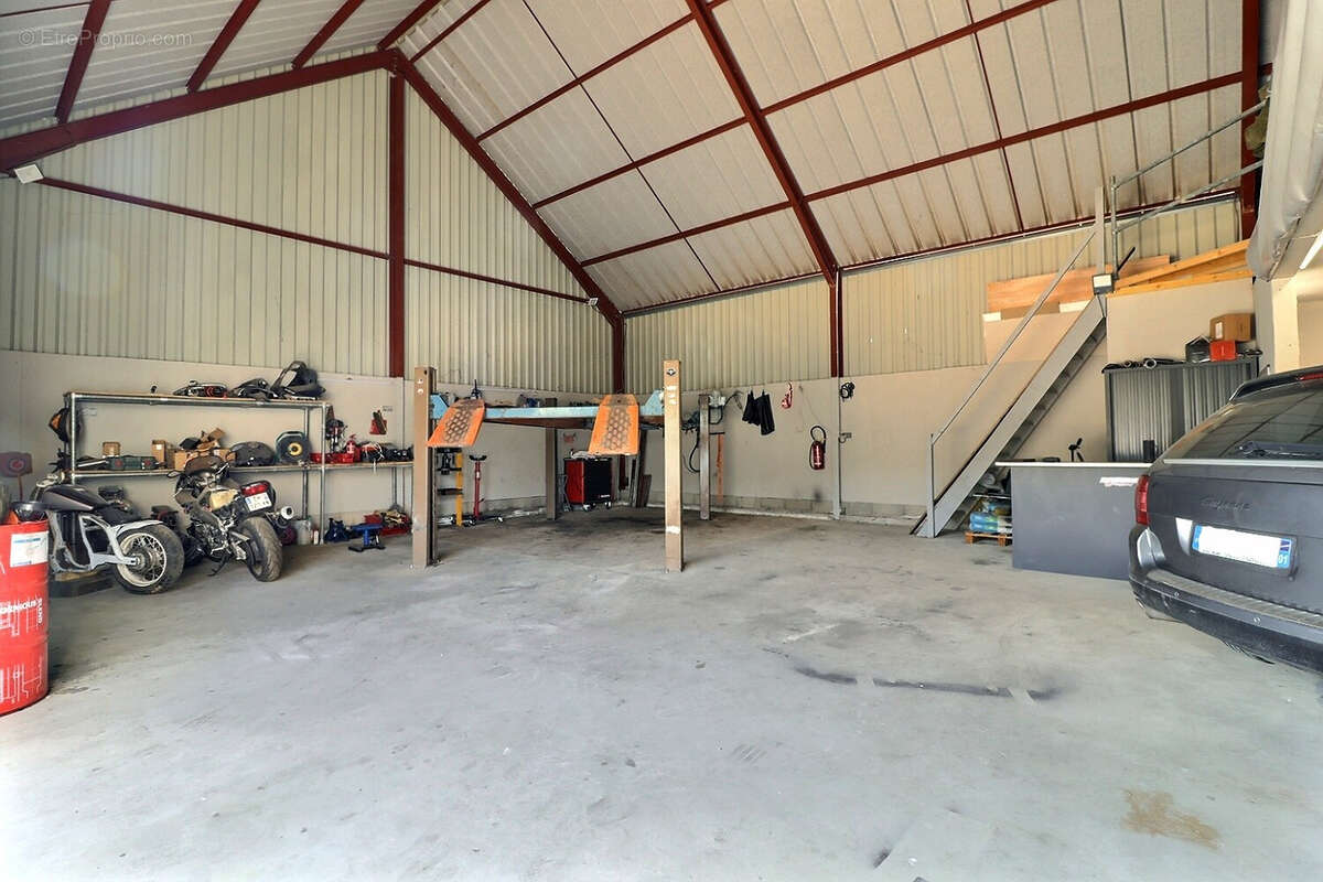 Commerce à MARCILLY-LES-BUXY