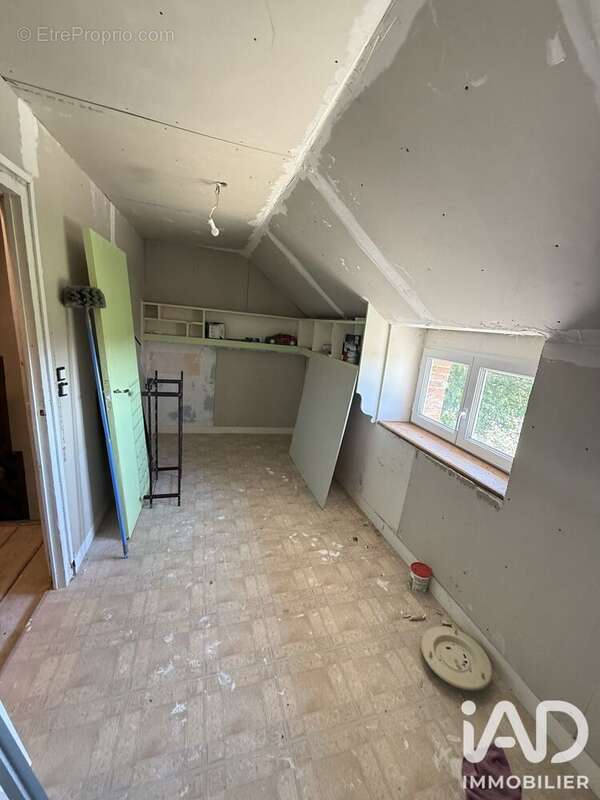 Maison 118 m² à Montceaux-Les-Provins  - photo 8