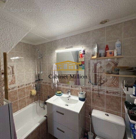 Maison à VIC-LA-GARDIOLE