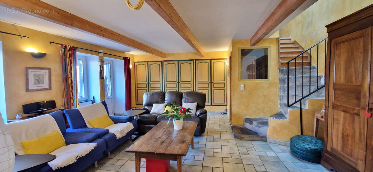 Maison à PERIGNAT-LES-SARLIEVE