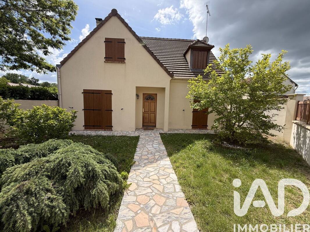 Photo 1 - Maison à MONTCOURT-FROMONVILLE
