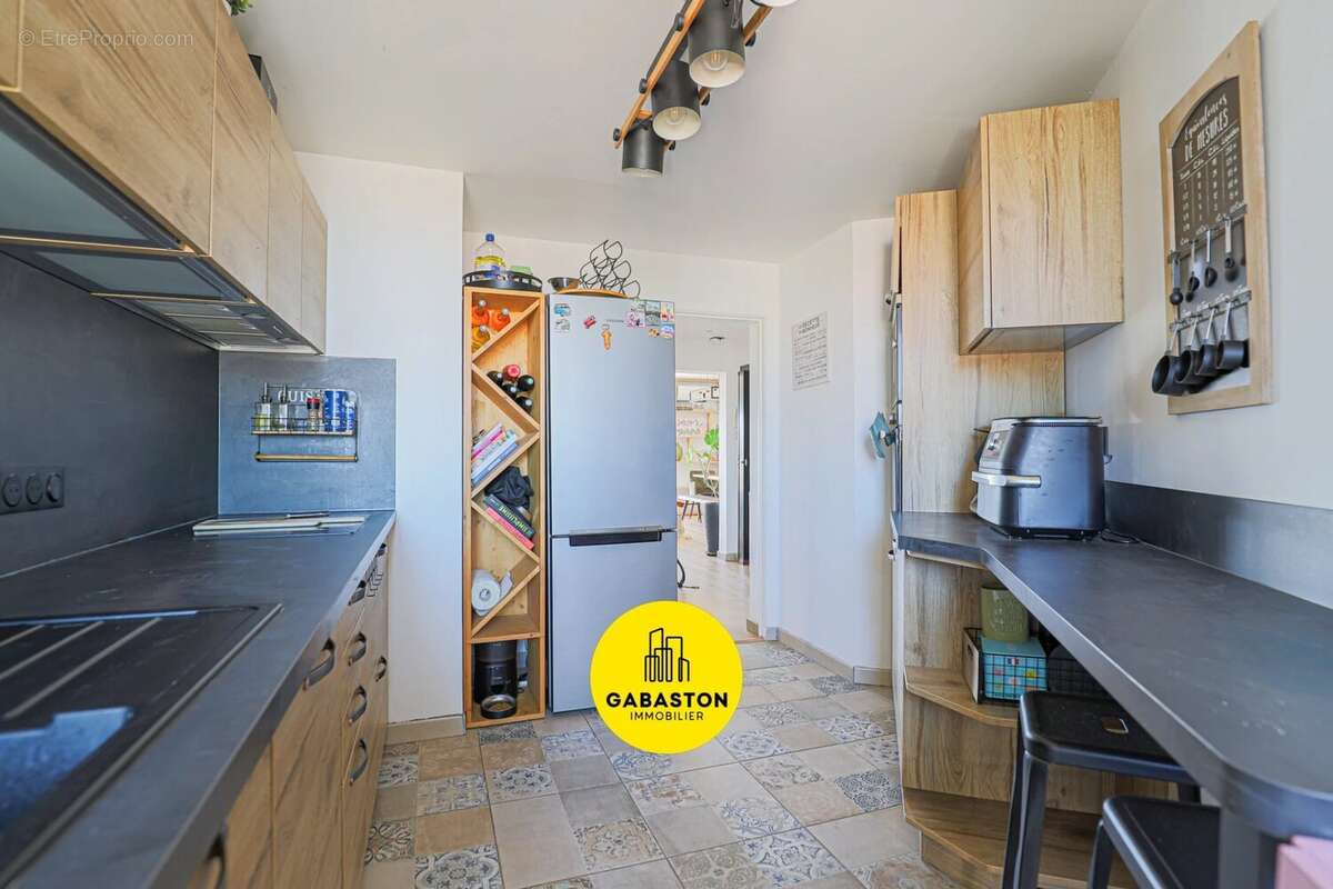Appartement à MARSEILLE-4E
