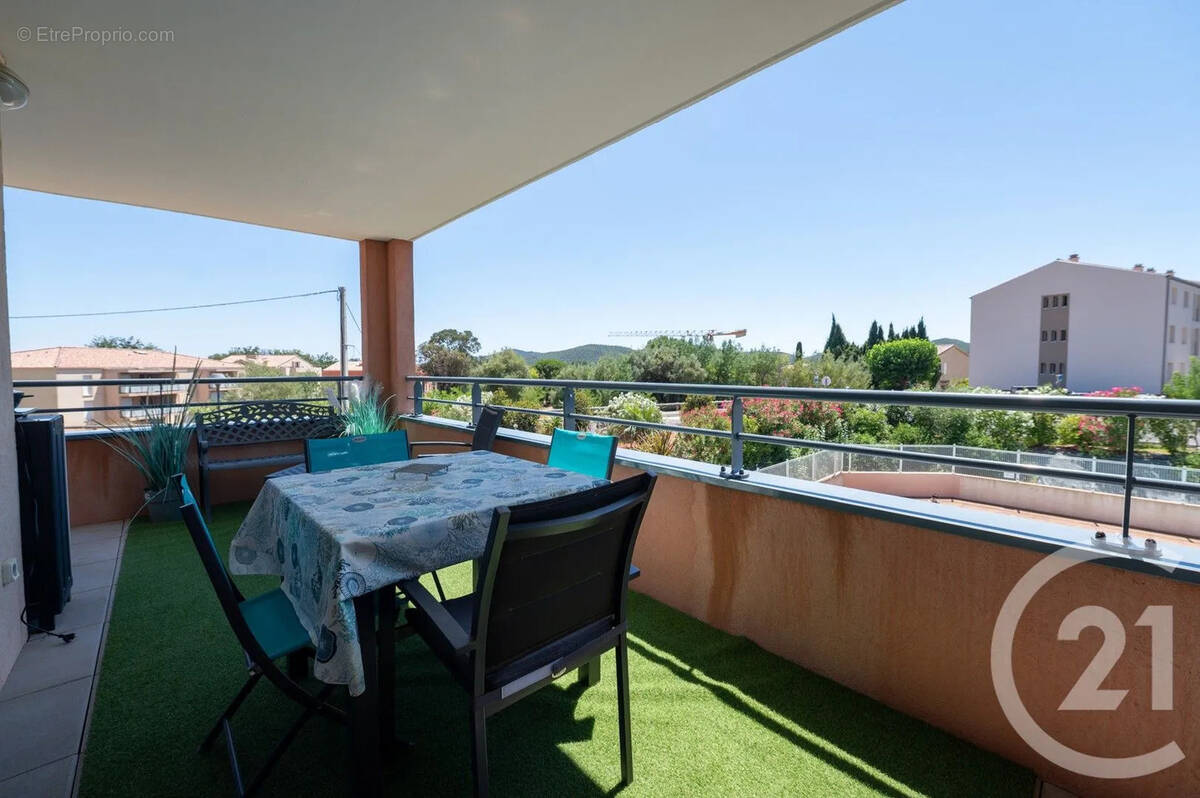Appartement à BORMES-LES-MIMOSAS